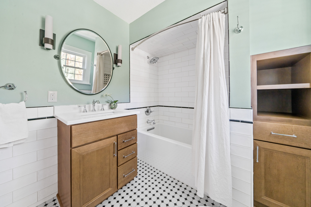 Beaverdale Vintage Classic Bathroom